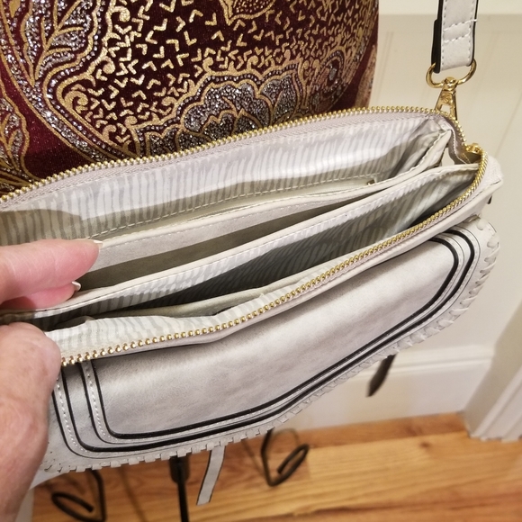 Beautiful light grey crossbody bag - Picture 7 of 9